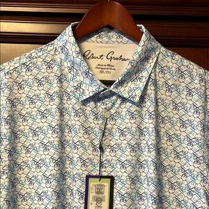 New Robert Graham Iron Skull Golf Polo White & Blue Wicking & UV ray protection!